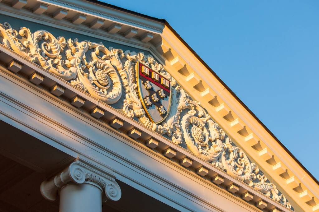 Harvard oferece um curso de US$ 699 ministrado por clones de IA de seu corpo docente