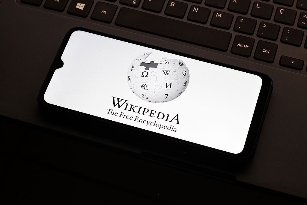 Dona da Wikipédia diz que agentes da OpenAI podem ter derrubado site